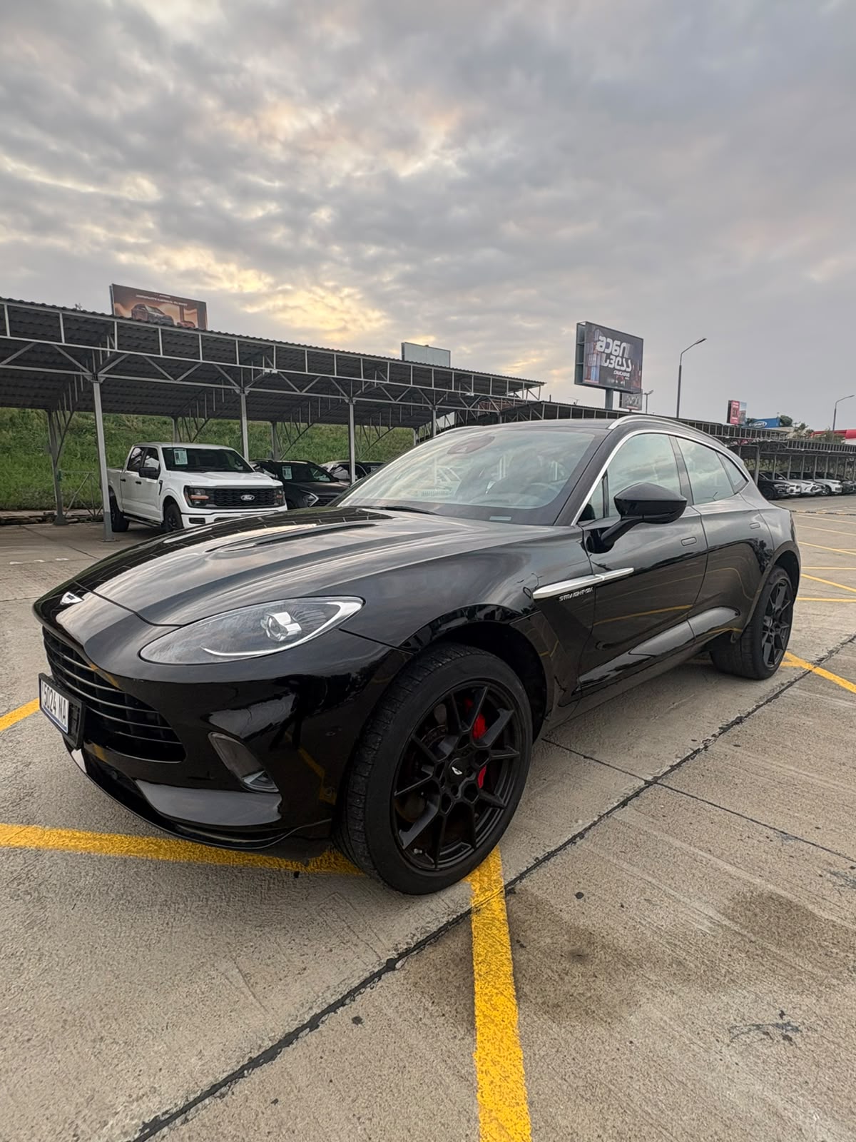 Aston Martin Dbx